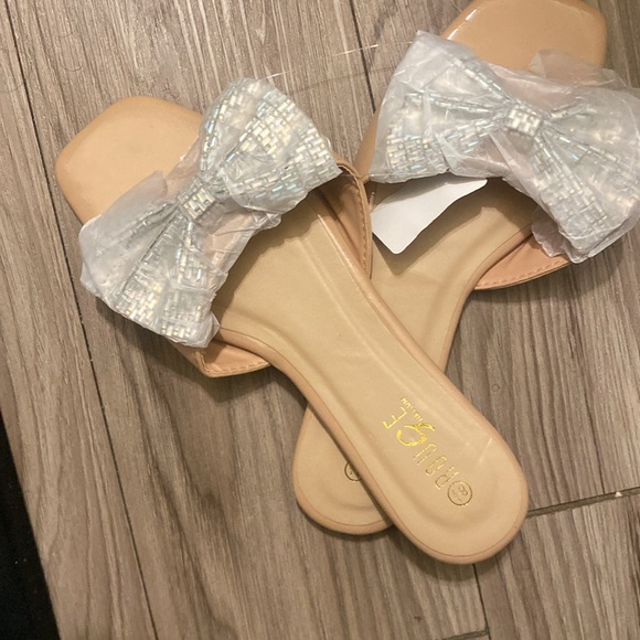 NWT Rhinestone Bow Band Slide Sandals - NUDE PATENT, Sz. 9 - Picture 7 of 7